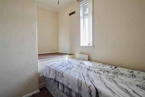 3 bedroom house to rent, Otley Old Road, Ireland Wood, Leeds