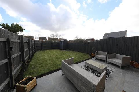 3 bedroom semi-detached house for sale - Gypsy Moth Lane, Kingswood, Hull