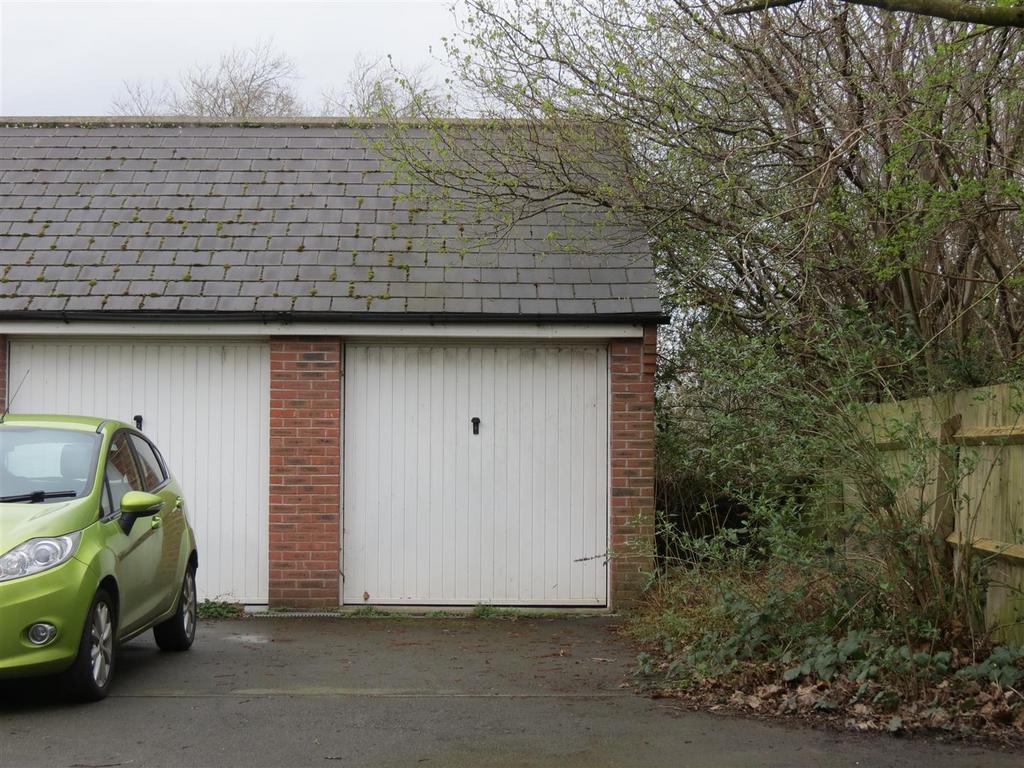 Beddow Close, Off St Michaels Street, Shrewsbury 3 bed terraced house