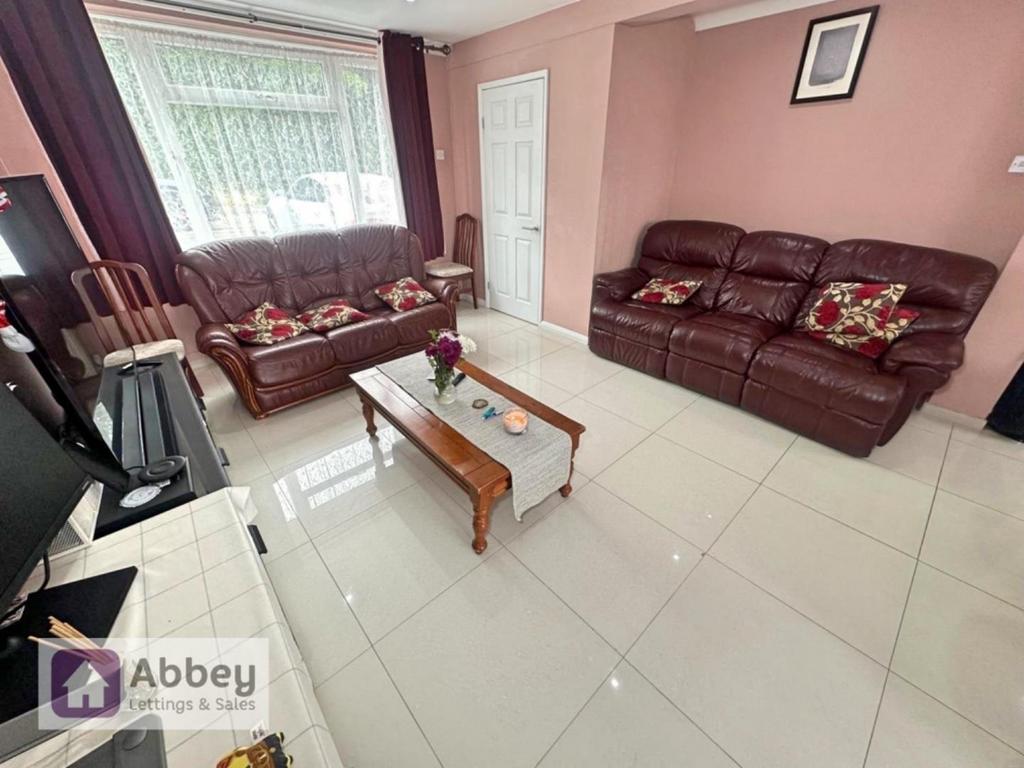 Link Road, Anstey, Leicester 4 bed semidetached house for sale £288,000