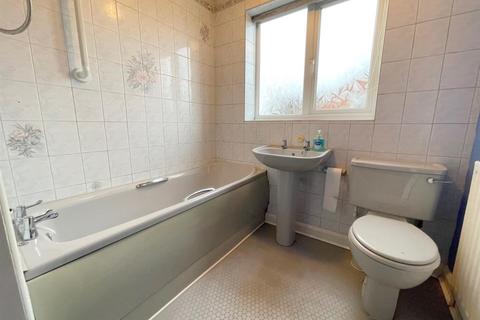 97 Heath Avenue, Werrington, Stoke-on-trent, ST9 0HU