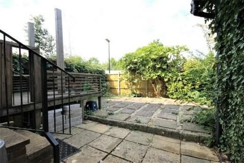 3 bedroom end of terrace house for sale - Windermere Close, Feltham TW14