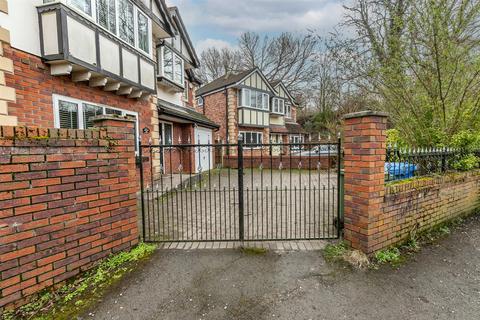 4 bedroom detached house for sale - Attenburys Lane, Timperley, Altrincham