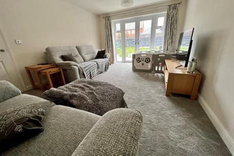 5 Fitzwilliam Road, Burnham-on-crouch, CM0 8GJ