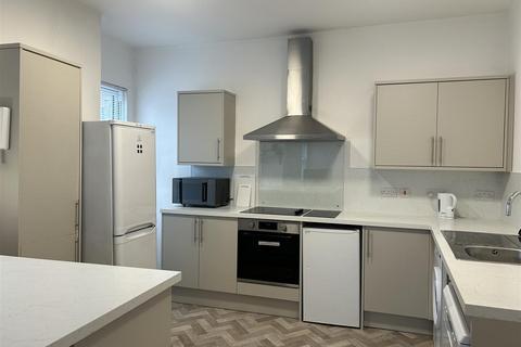 undefined, *£150pppw bills incl* 7 Bedroom Apartment Alfreton Road, Nottingham