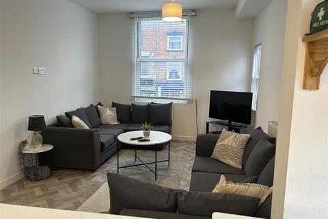 undefined, *£150pppw bills incl* 7 Bedroom Apartment Alfreton Road, Nottingham