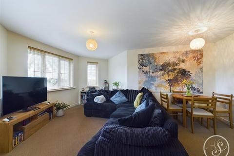 2 bedroom flat for sale - Broadlands Gardens, Pudsey