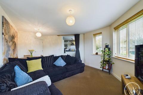 2 bedroom flat for sale, Broadlands Gardens, Pudsey