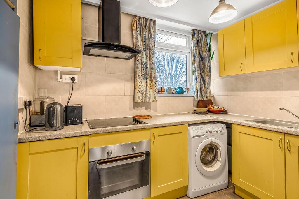 Dexters-Hemsworth Court-11.JPG