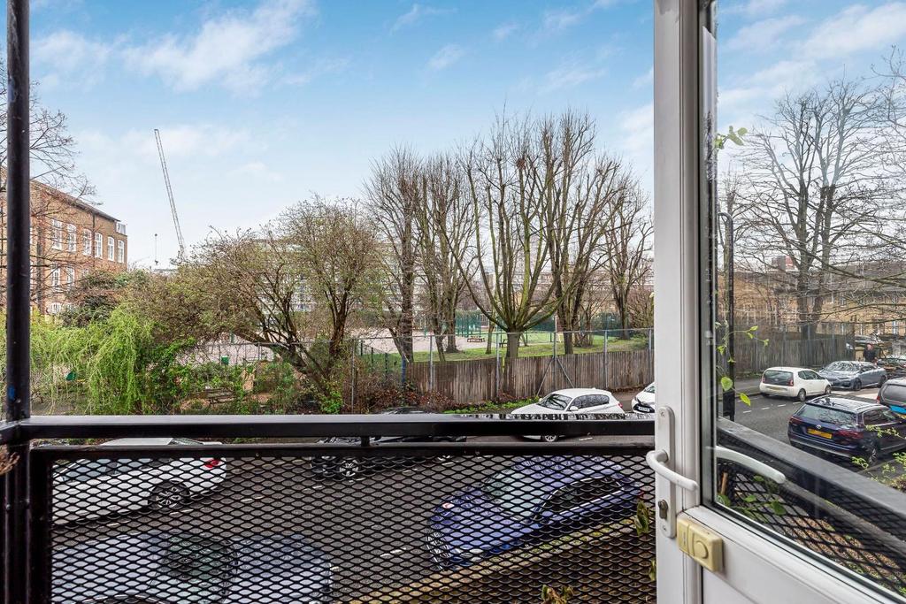 Dexters-Hemsworth Court-4.JPG