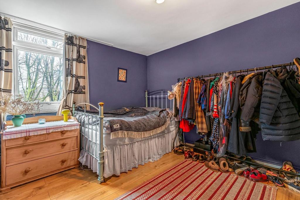 Dexters-Hemsworth Court-9.JPG
