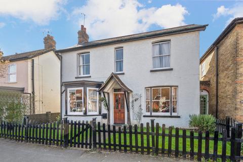 Albany Road, Hersham, KT12