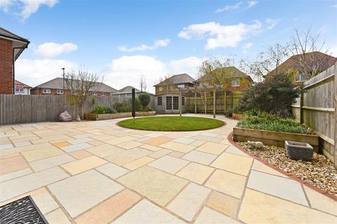 3 bedroom detached house for sale - Lapwing Grove, Barnham