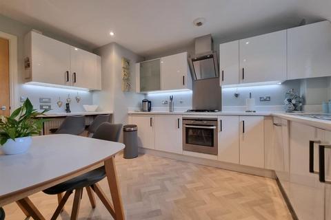 2 bedroom apartment for sale - Oak Court, Bucknell Close, Solihull