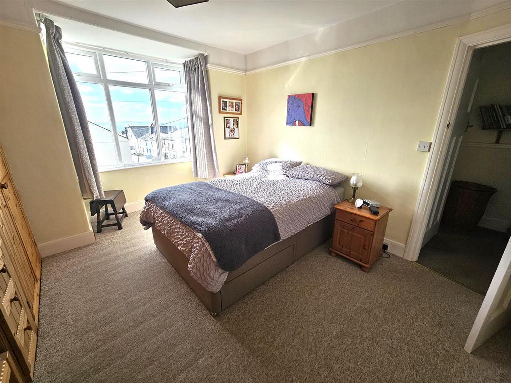 Bedroom 1.jpg