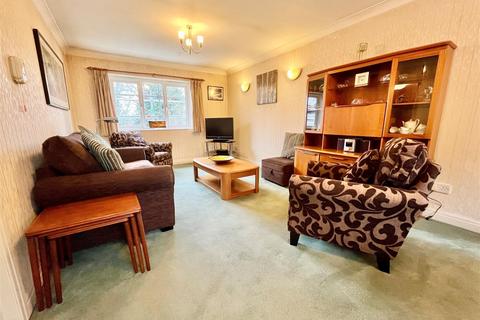 2 bedroom flat for sale, Parklands, Charlton Drive, Sale