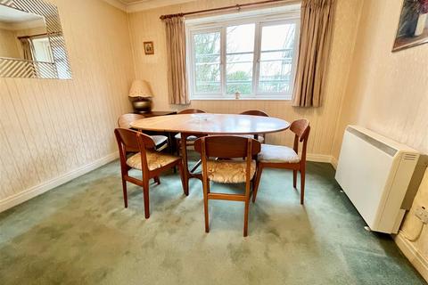 2 bedroom flat for sale, Parklands, Charlton Drive, Sale