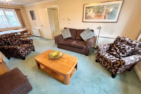 2 bedroom flat for sale, Parklands, Charlton Drive, Sale