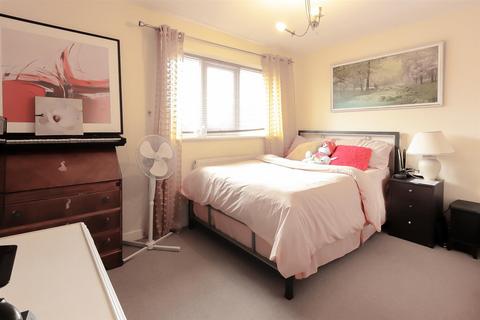 3 bedroom semi-detached house for sale - Tern Close, Broadheath, Altrincham
