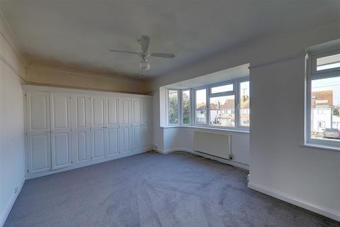 2 bedroom flat for sale, Ardingly Drive, Worthing BN12