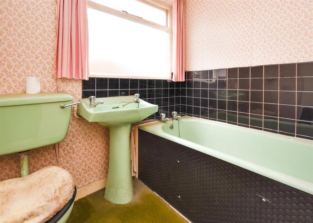 31 Bull Meadow Lane - Bathroom.jpg