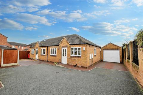 2 bedroom bungalow for sale, Hemsby Court, Arnold, Nottingham