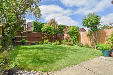 35 Penleigh Gardens, Wombourne, Wolverhampton, WV5 8EJ