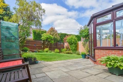 35 Penleigh Gardens, Wombourne, Wolverhampton, WV5 8EJ