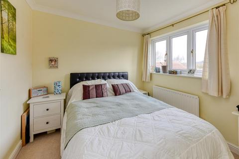 35 Penleigh Gardens, Wombourne, Wolverhampton, WV5 8EJ