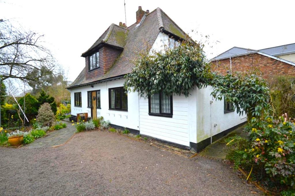 Rectory Road, Hawkwell, Hockley 4 bed chalet £1,800 pcm (£415 pw)