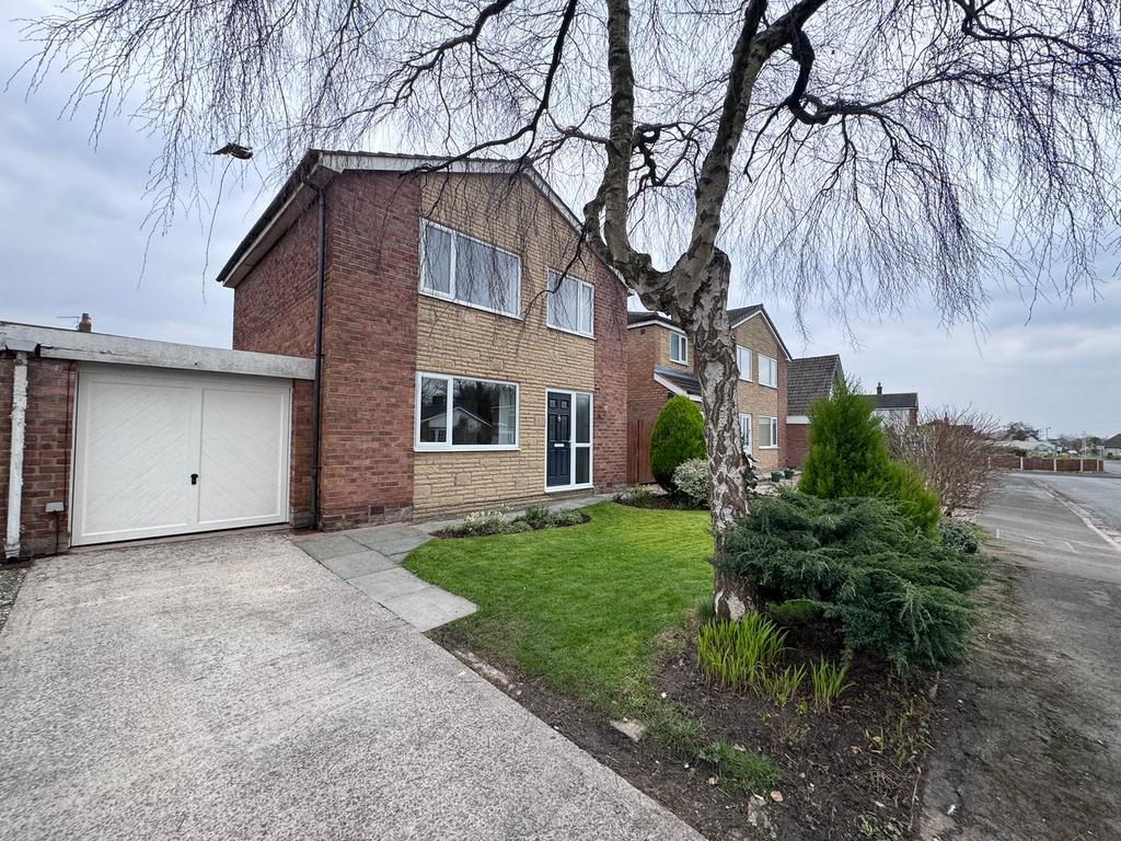 Franklands, Longton, Preston, PR4 3 bed link detached house for sale