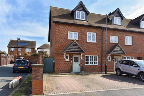 4 bedroom end of terrace house for sale, Yew Gardens, Waterlooville, Hampshire