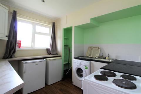 2 bedroom flat for sale, Ty'r Llwyn, Rhosllanerchrugog, Wrexham