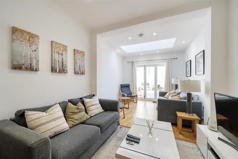 2 bedroom flat for sale - Garden Apartment, Willoughby Road, Hampstead Village, NW3
