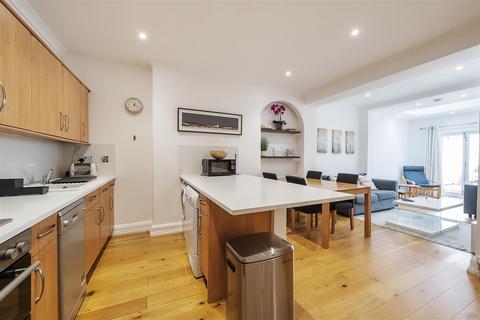 2 bedroom flat for sale - Garden Apartment, Willoughby Road, Hampstead Village, NW3