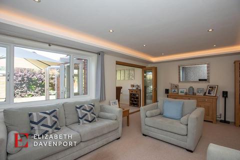 4 bedroom detached house for sale, Townesend Close, Warwick