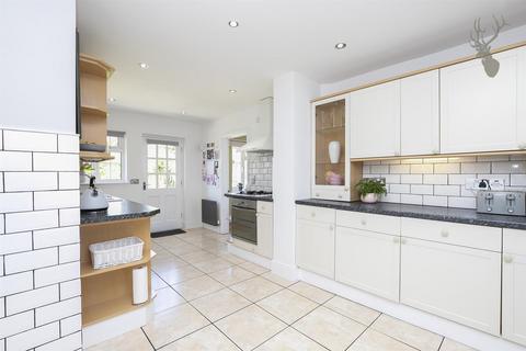 37 Graylands, Theydon Bois, Epping, CM16 7LB