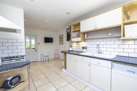 37 Graylands, Theydon Bois, Epping, CM16 7LB