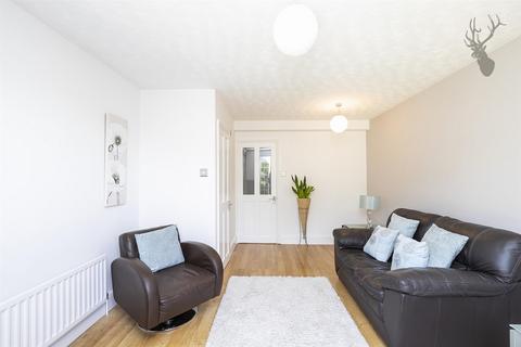 37 Graylands, Theydon Bois, Epping, CM16 7LB