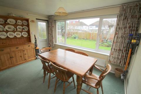 3 bedroom semi-detached house for sale - The Glade, Staines-upon-Thames, TW18