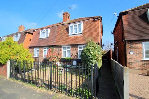 3 bedroom semi-detached house for sale - Farm Road, Staines-upon-Thames, TW18