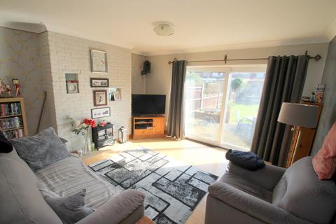 3 bedroom terraced house for sale, Exeter Road, Feltham, TW13