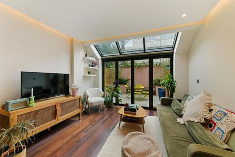 1 bedroom flat for sale, Prince Of Wales Road, Chalk Farm, NW5