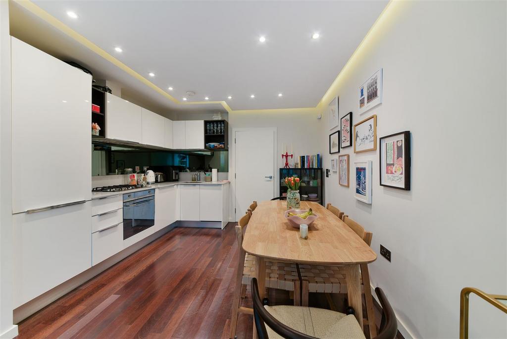 Open plan eat in kitchen
