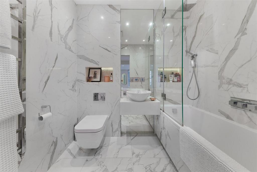En suite bathroom