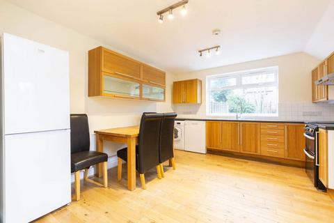 2 bedroom flat to rent, N8