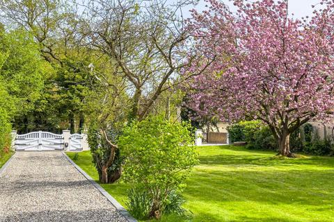 4 bedroom detached bungalow for sale, Rayleigh Downs Road, Rayleigh SS6