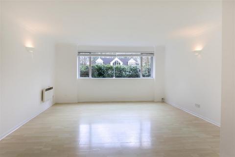 2 bedroom apartment for sale, Brockley Combe, Weybridge KT13