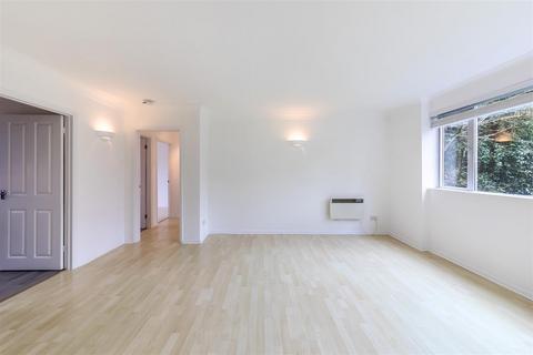 2 bedroom apartment for sale, Brockley Combe, Weybridge KT13