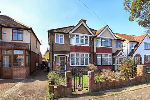 10 Meadow Waye, Hounslow, TW5 9EZ